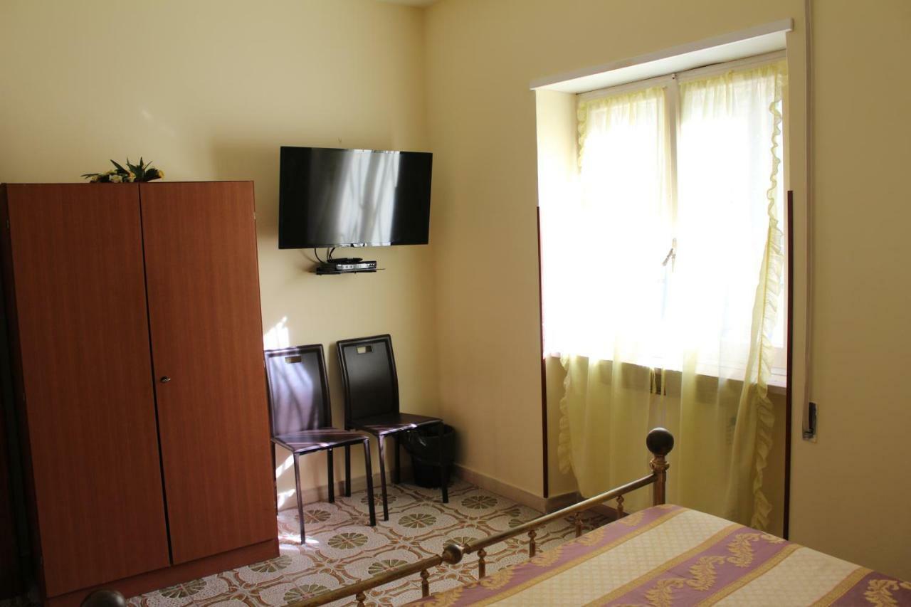 Bed and Breakfast Residenzadelia à Ronciglione  Extérieur photo