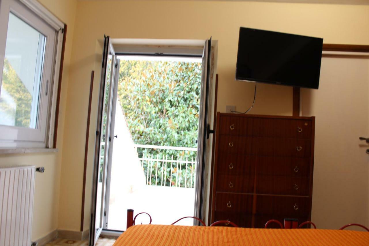 Bed and Breakfast Residenzadelia à Ronciglione  Extérieur photo